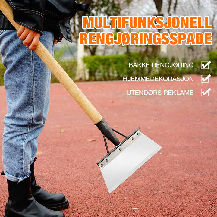Visuell demonstrasjon av rengjøringsspaden som skraper bort mose og alger fra en utendørs steinflate.