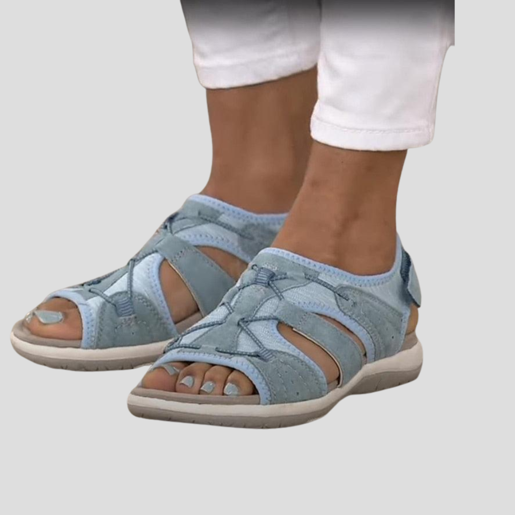 Kvinners justerbare strappy sandaler med komfortabel kilehæl, ideelle som stilige sommersko og fritidssko.