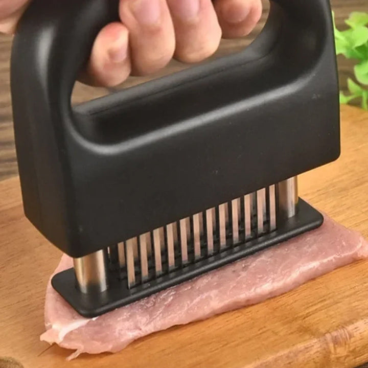 Kjøttmørner med 48 skarpe kniver i rustfritt stål for perfekt saftig kjøtt. Essensielt kjøkkenutstyr.