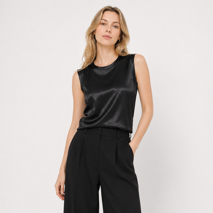 Lett og elegant sommer topp i ren silke for kvinner. Pustende med luksuriøs satinfinish.