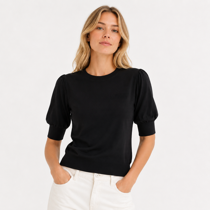 Elegant pullover sommertopp for dame. Half sleeve design tilbyr både komfort og en stilren look.