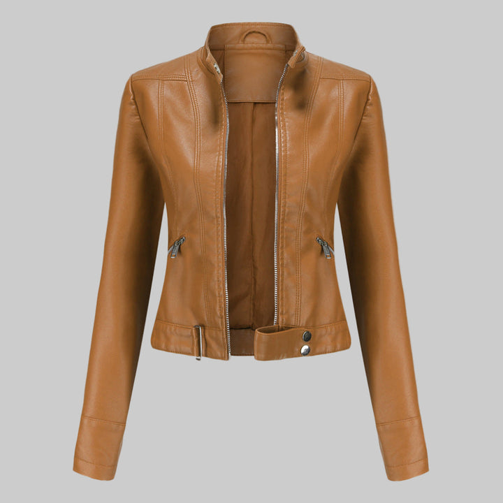 Brun biker dame skinnjakke. Trendy moto-jakke med glidelås, perfekt yttertøy for høst og vår.