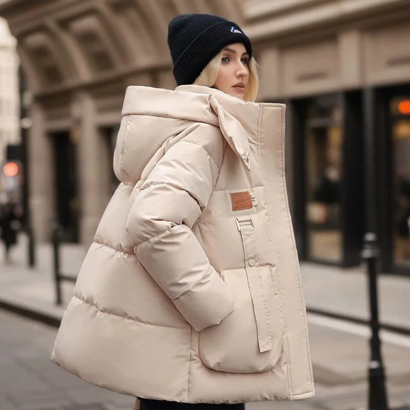 Mintgrønn, varm dameparkas. Komfortabel vinterjakke i polyester/bomull, perfekt for stilfull vintermote.