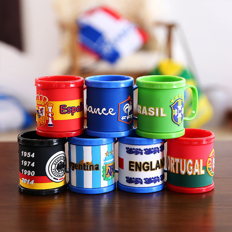 Fotball termosflaske med flaggdesign. Rustfritt stål drikkeflaske for å vise nasjonal stolthet som supporterutstyr.