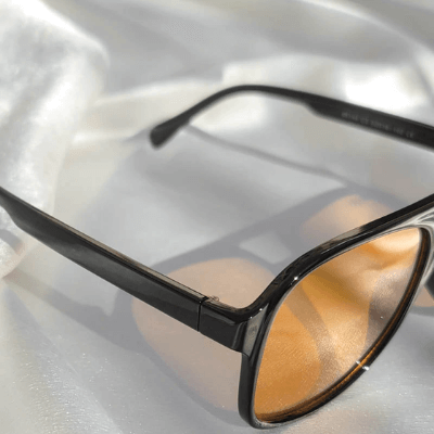 Allsidige retro aviator solbriller, passer til ethvert antrekk og gir UV400 beskyttelse.