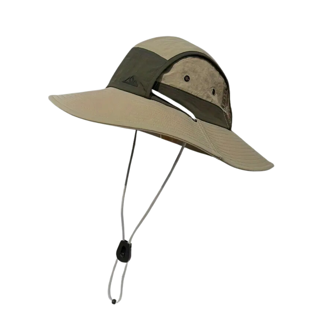 Person bærer pustende unisex solhatt med UV-beskyttelse under solrik utendørstur. Optimal solbeskyttelse.