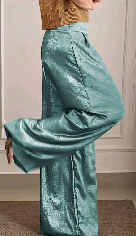 Komfortabelt todelt antrekk: Mykt og smidig dame sett med topp og bukser, perfekt for en avslappet helg eller reise.
