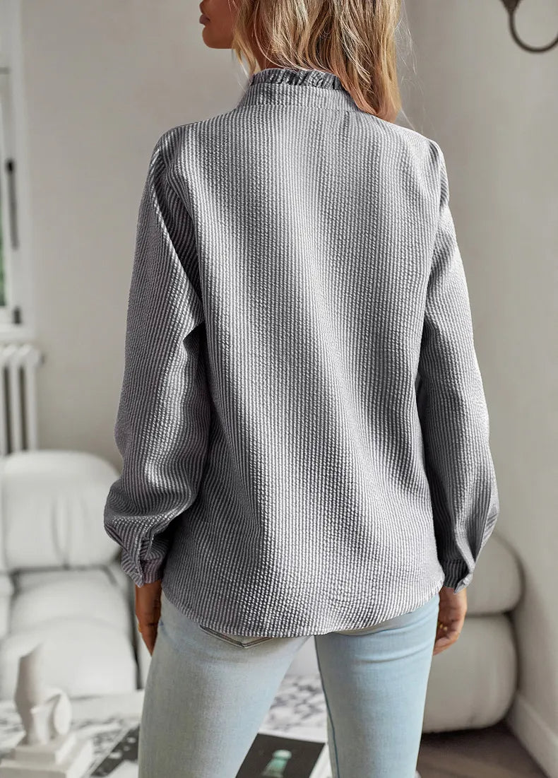 Pen Della bluse, elegant kvinnetopp for formelle og uformelle anledninger.
