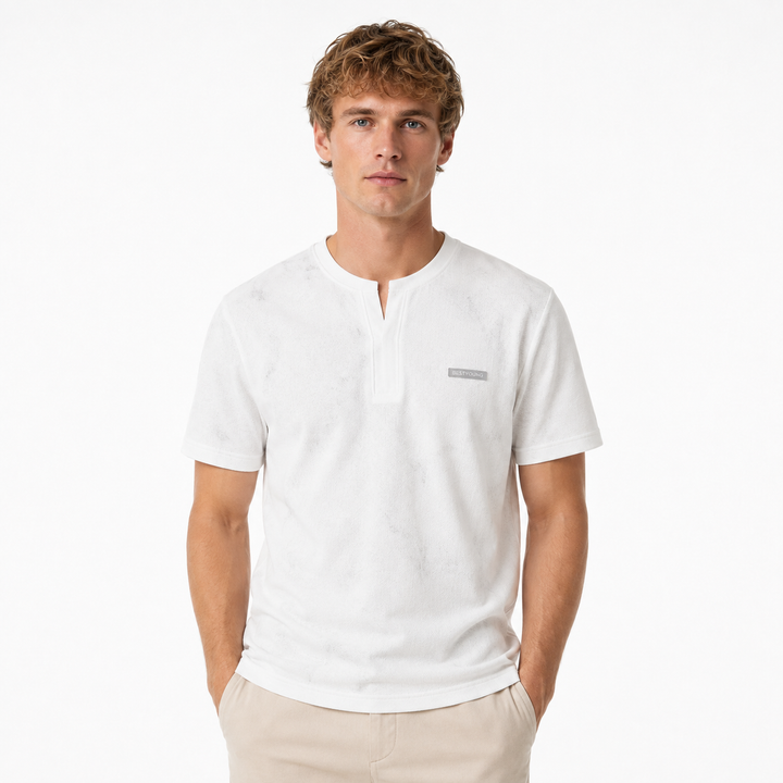 Stilfull herre Henley t-skjorte med kortermet lag-på-lag design i myk bomullsblanding for hverdag og fritid.