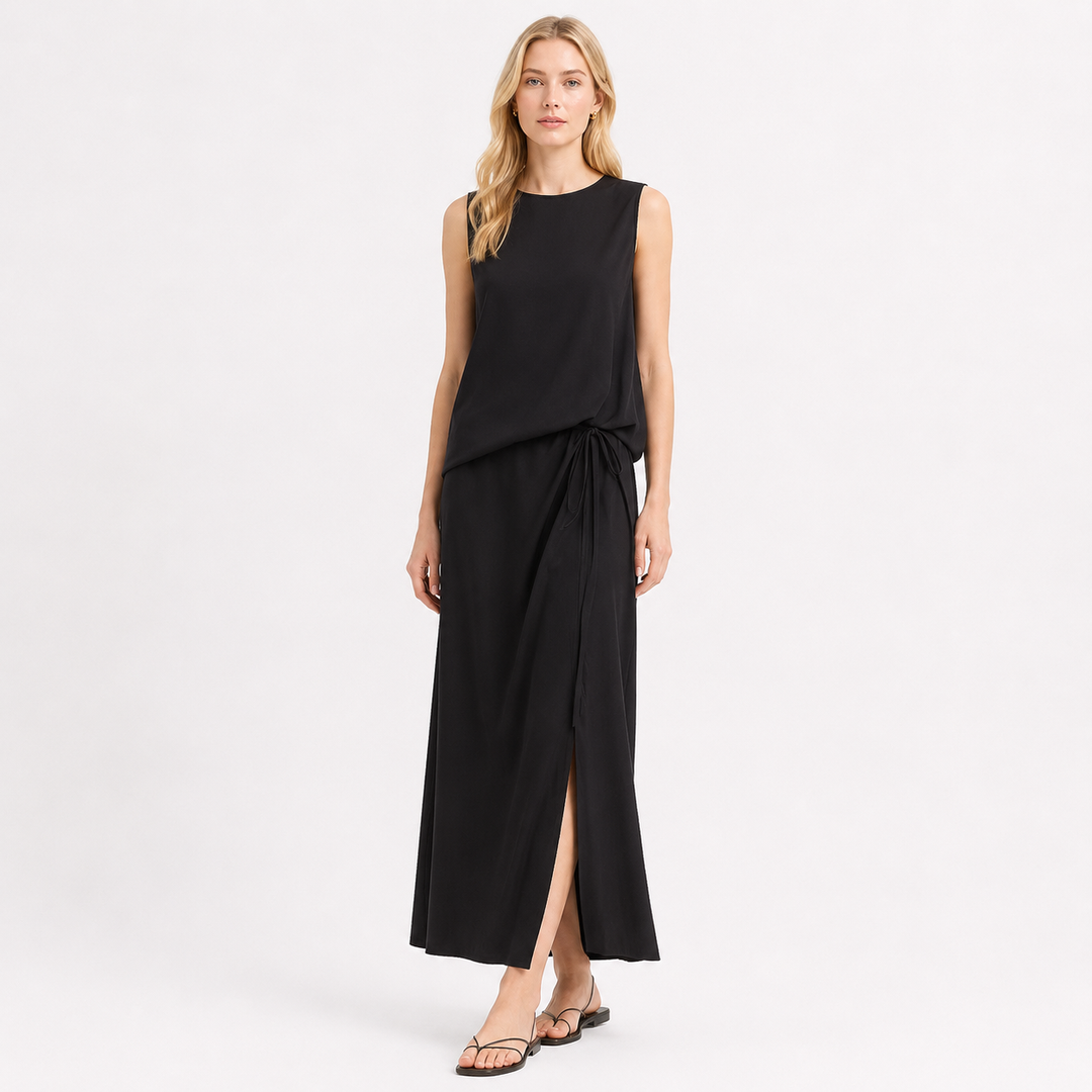 Luftig lang sommerkjole for kvinner med løs passform og knytedetalj i chiffon. Elegant og komfortabel.