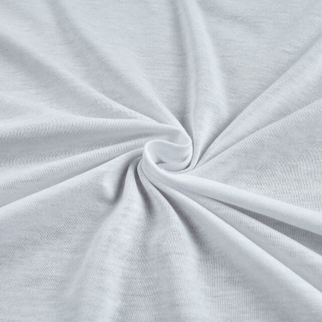 Detaljert 3D-design på stilfull herre t-skjorte i pustende polyester, rund hals, kortermer.