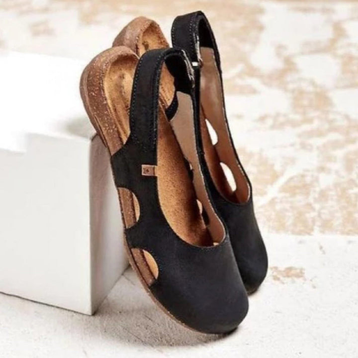 Motebevisste kilehæl sandaler for kvinner, perfekte som elegante fritidssko om sommeren.