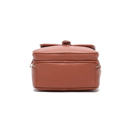 Stilig brun skinnveske, crossbody stil for kvinner, praktisk og holdbar.