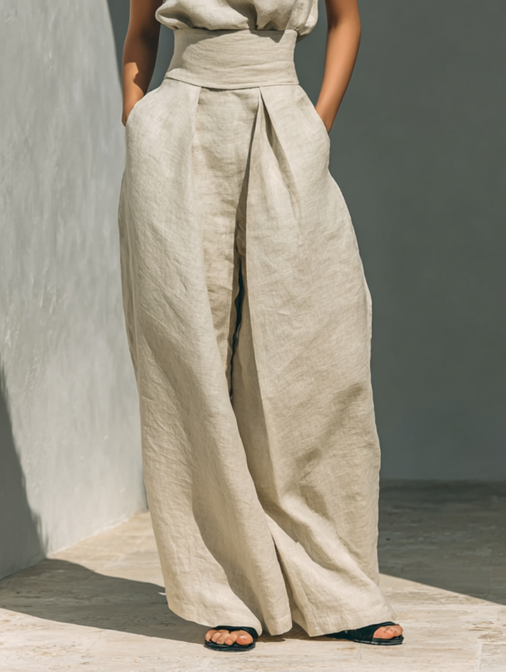 Moderne, elegant dame sommersett med lett flyt. Pustende materiale for en trendy og komfortabel sommer.