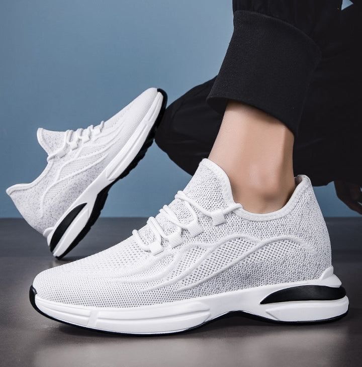 Hvite, lettvekt høydeøkende sneakers, ideelle for sommer og økt selvtillit.