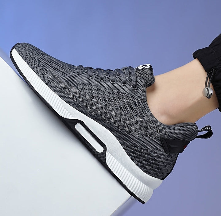 Menns sporty sneakers, med diskret 6 cm høydeøkning, perfekte for hverdagsbruk.