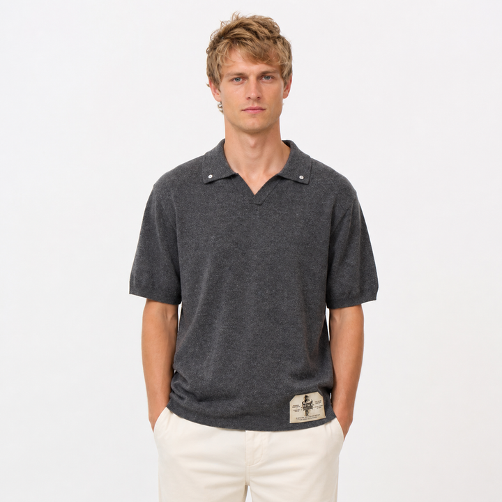 Vintage herre polo t-skjorte med seagull krage og løs passform. Ideell for sommer og fritid.