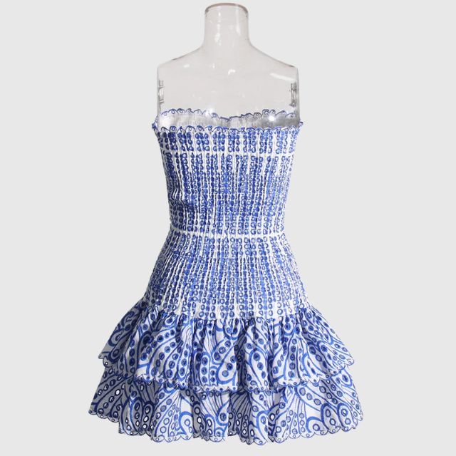 Minikjole i bomullsblanding. Fargerikt paisleymønster, rynket bandeau. Komfortabel og trendy sommerkjole.