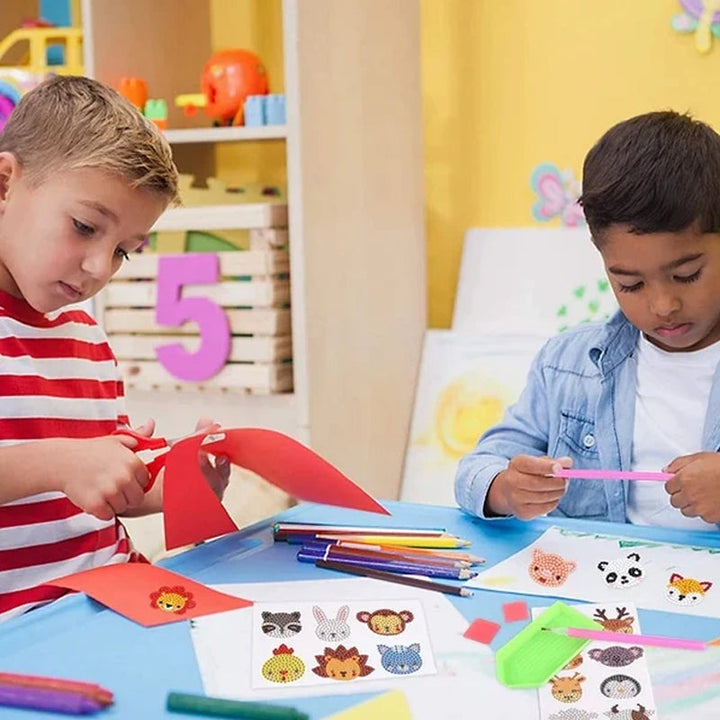Dinosaur diamantmaleri kunstsett for barn, spennende DIY-prosjekt og morsom familieaktivitet.