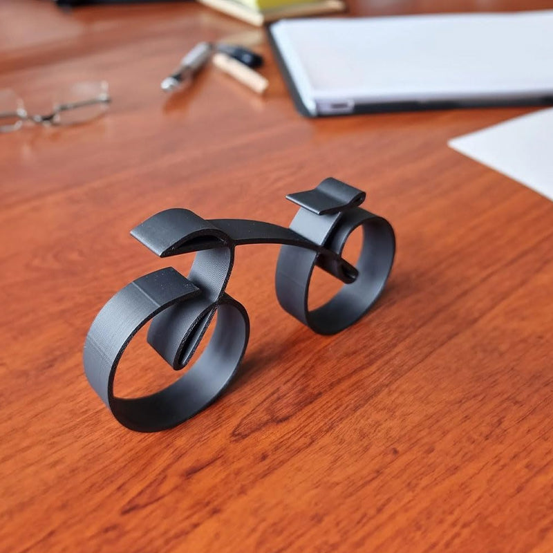 Elegant metallisk sykkelmodell, minimalistisk bordpynt som løfter interiøret i stuen.