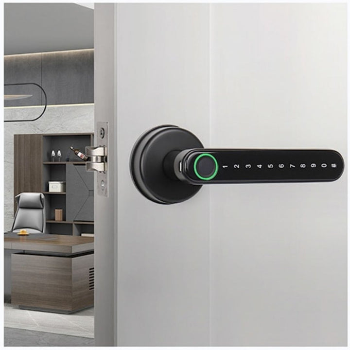 Moderne smart dørlås med fingeravtrykk for økt hjemmesikkerhet. Stilrent design, enkel installasjon.