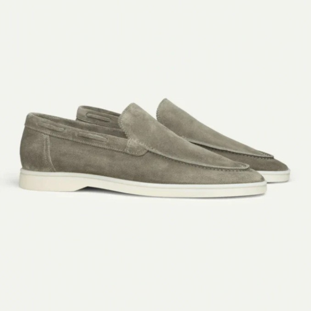 Allsidige menns loafers, slip-on stil. Kombinerer komfort med et elegant hverdagsuttrykk.