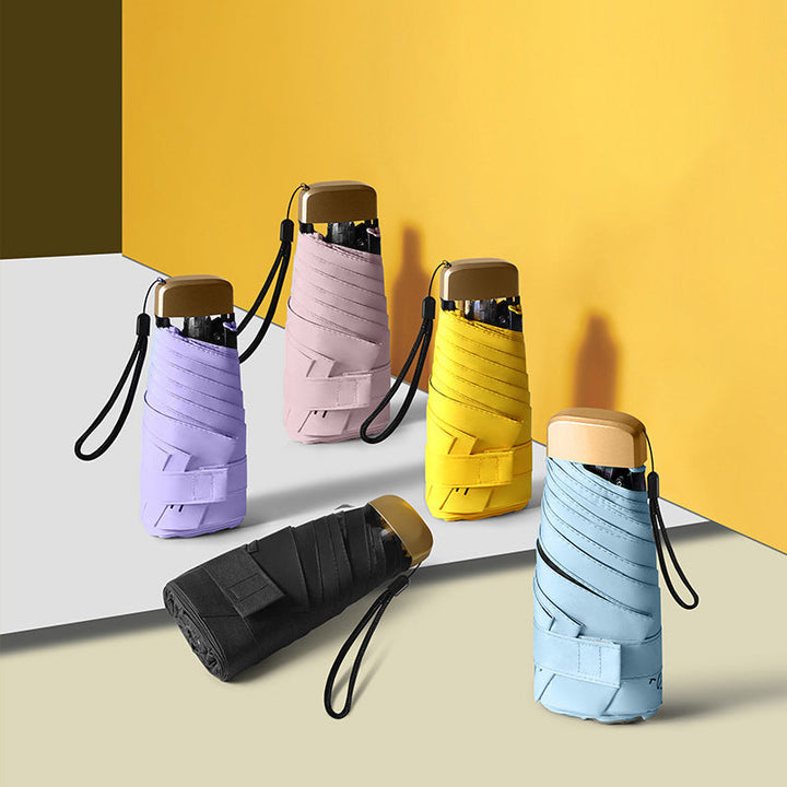 Kompakt seksdelt paraply for reise, vanntett og vindbestandig design.