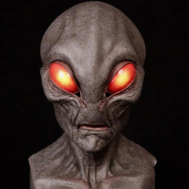 Detaljert sci-fi maske for Halloween-kostymer, forestiller et realistisk, skremmende romvesen.