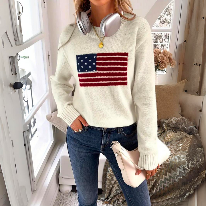 Trendy dame strikkegenser med amerikansk flagg motiv, ideell for fritid og komfortabel hverdag.
