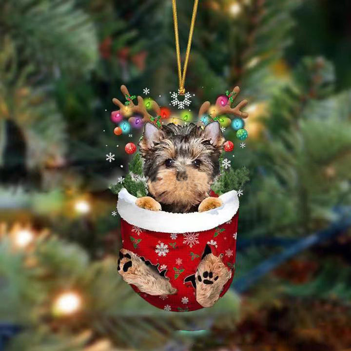 Glitrende hundedekorasjon i akryl til julestrømpe, en sjarmerende julepynt for alle.
