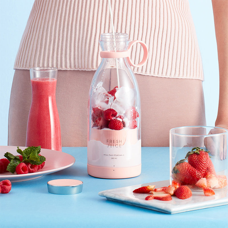 Bærbar blender for smoothies og juicer på farten. Moderne design, inkluderer USB-lader for enkel lading.