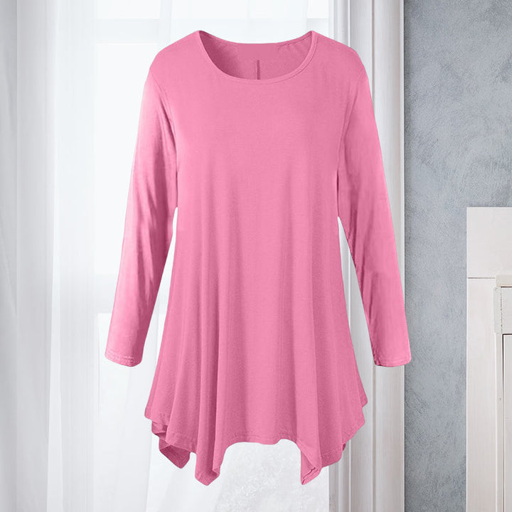 Komfortabel damebluse, ensfarget med rund hals og lange ermer. Perfekt som hverdagsplagg for vår og sommer.