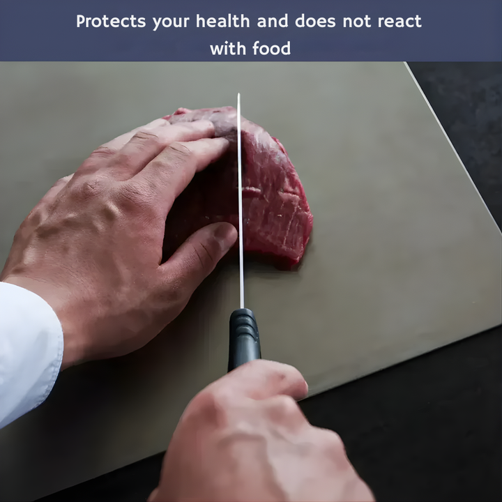 Luktfritt skjærebrett i rustfritt stål og titan, lett å rengjøre og optimalt hygienisk for et sunt kjøkken.