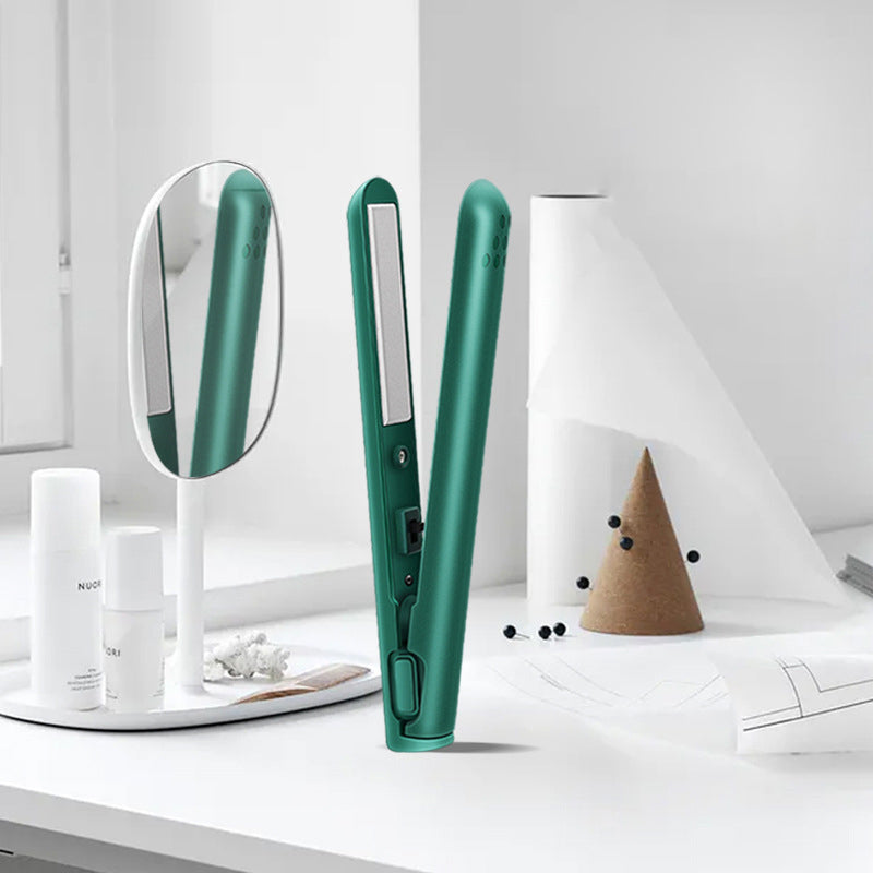 Reisevennlig USB hårstyling verktøy. Mini rettetang og krølltang for kvinner på farten.
