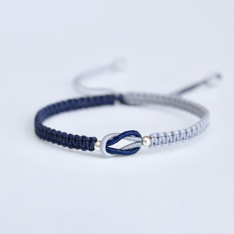 Flettet gavearmbånd, perfekt som bursdagsgave til bestemor eller barnebarn. Håndlaget kvalitet.