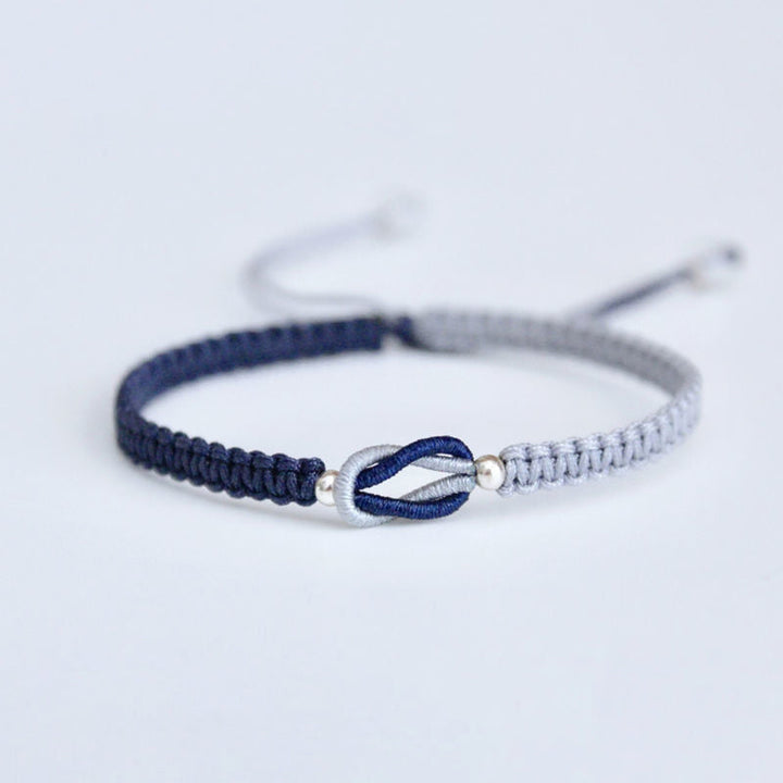 Flettet gavearmbånd, perfekt som bursdagsgave til bestemor eller barnebarn. Håndlaget kvalitet.