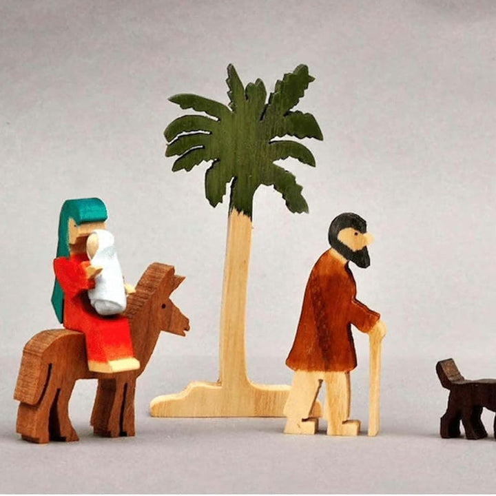 Vakker trekrybbe, en meningsfull julegave som samler familien rundt julefortellingen.