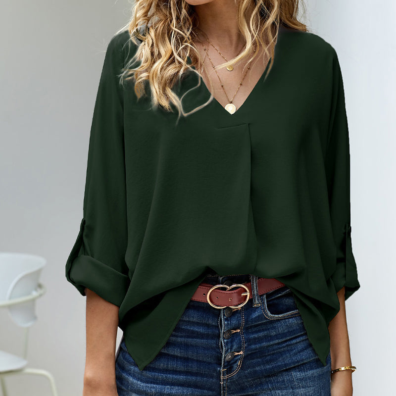 Kvinner: Langermet V-hals bluse med knapper. Komfortabel, elegant og løs passform for ulike anledninger.