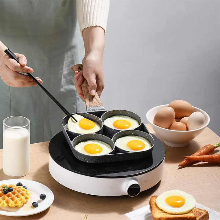 Nærbilde av fire-i-én stekepanne med separate rom, perfekt for frokost og samtidig matlaging. Non-stick.