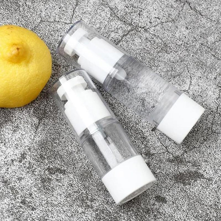 Gjennomsiktig gjenbrukbar luftløs vakuumflaske, ideell for serum, lotion og hudpleie på reise.