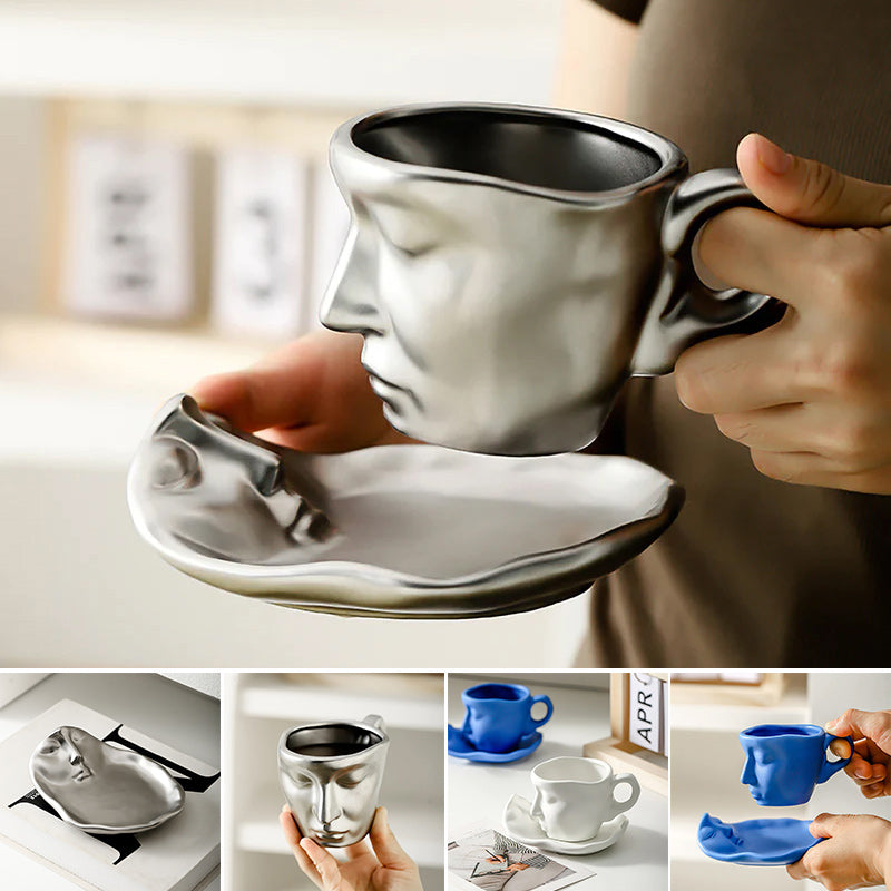 Unikt keramikk kaffekopp med to kyssende ansikter. Ideell for te, kaffe og hjemmebruk.