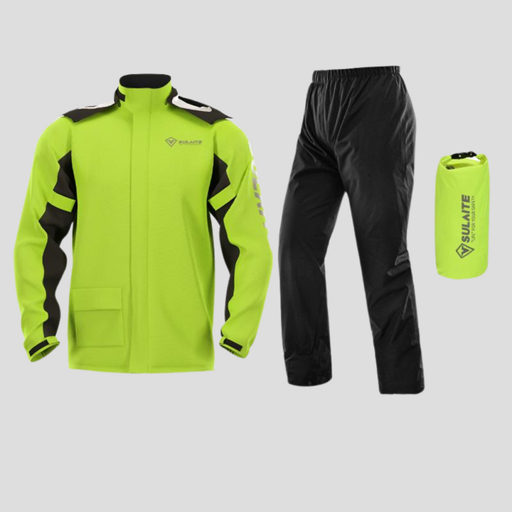 Unisex vanntett regndress på modell. Ideell for aktiv utendørsbruk, turklær og pendling. Allvær beskyttelse.