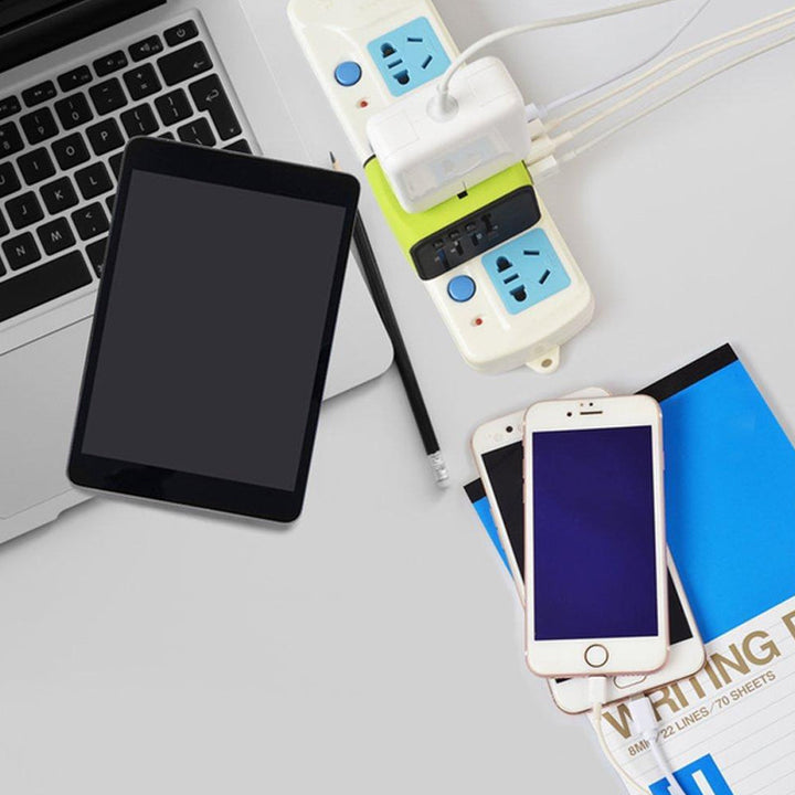 Sikker strømadapter for reise, universell med flere USB-porter for rask og trygg lading.