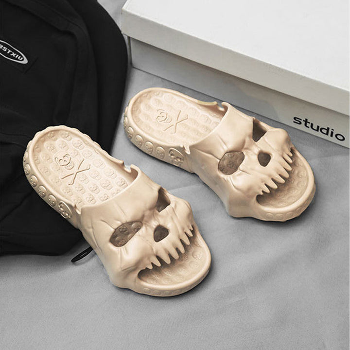 Lettvektige unisex sandaler med skallemønster, ideelle for strand og sommer.