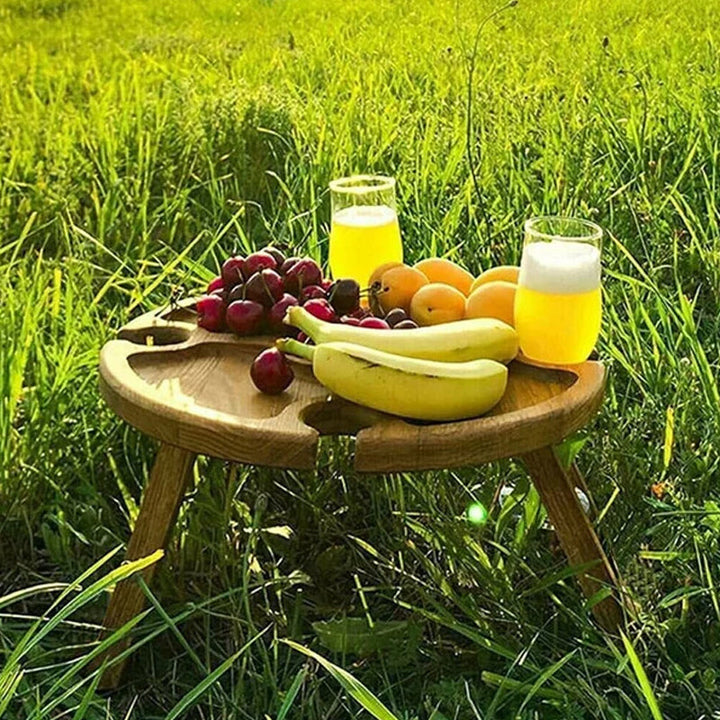 Sammenleggbart piknikbord i tre for utendørs bruk, bærbart og praktisk for camping og hage.