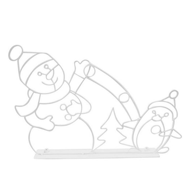 Koselig animert juledekorasjon for hage: snøballkamp mellom snømann og pingvin, med lys for vinterkvelder.