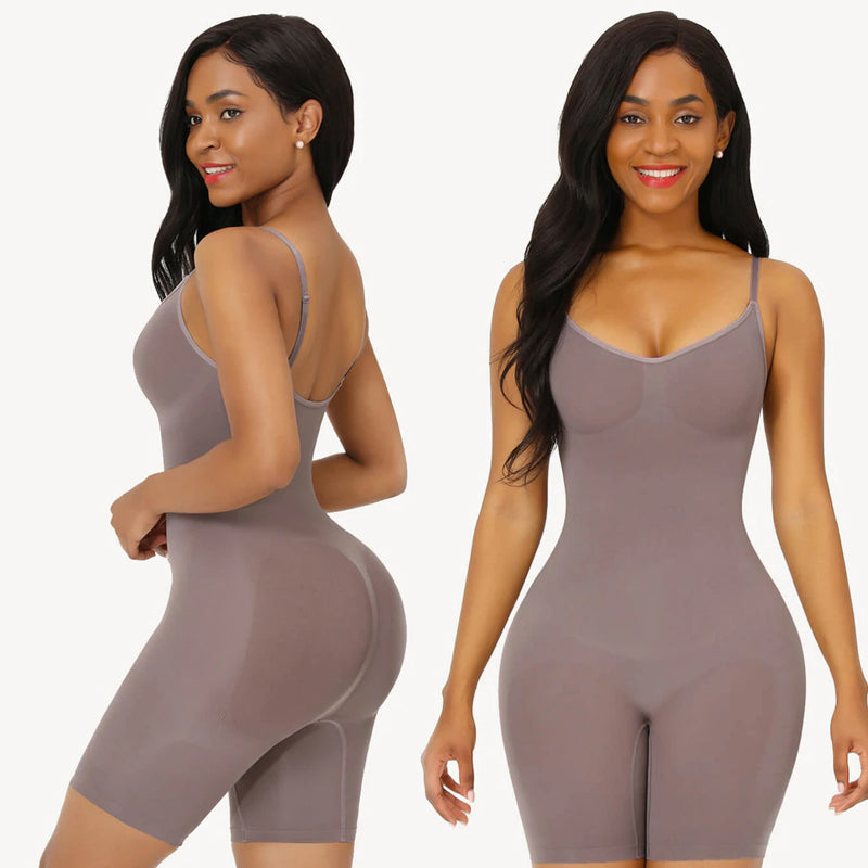Komfortabel helkropps shapewear i beige med magekontroll, perfekt som usynlig undertøy for damer.