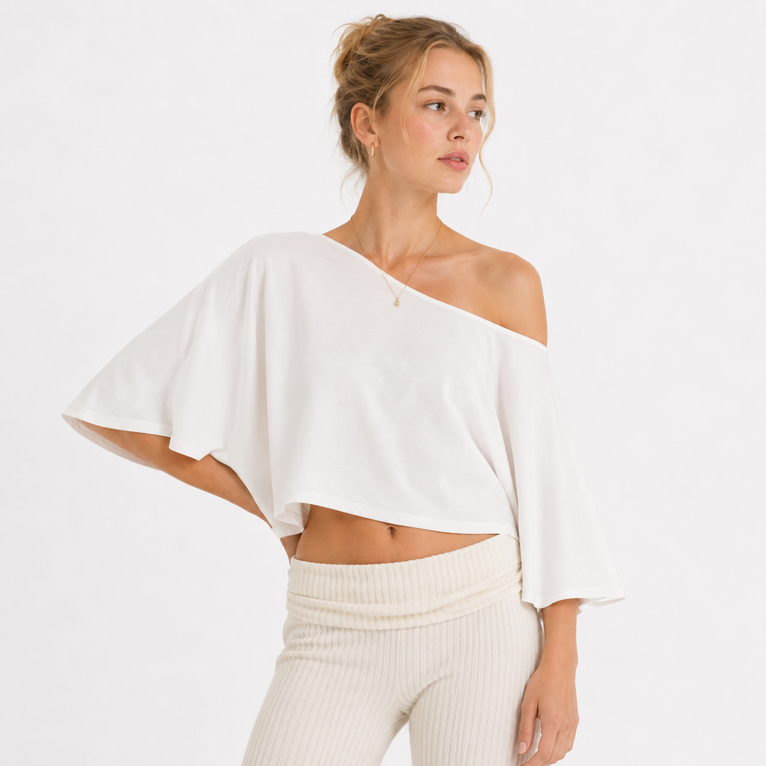 Dame crop topp med løs passform og bred utringning, perfekt for sommer og avslappet hverdagsbruk. Mote basic.