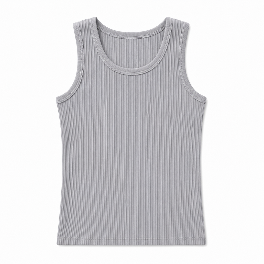 Sporty herre ermeløs tanktop med rund hals for trening eller varme sommerdager. Figurnær og pustende.