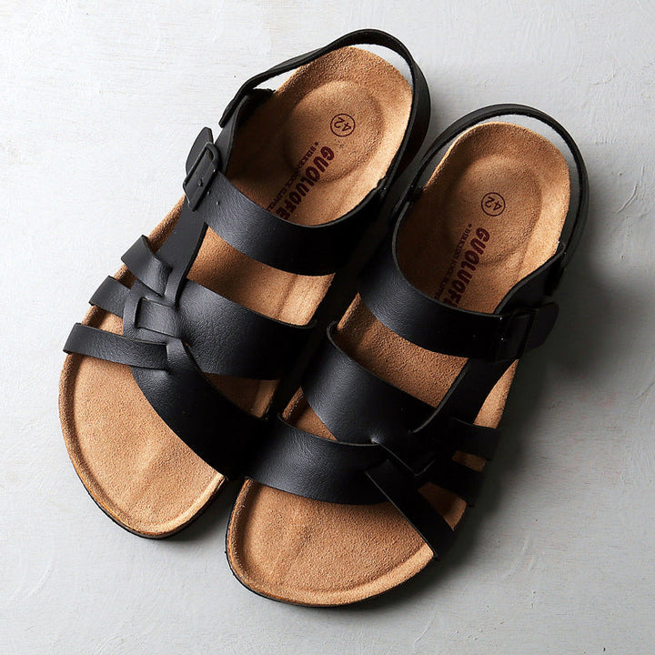 Et par komfortable menns sandaler med moderne utskjæringsdesign, egnet som lette sommer- og strandsko.
